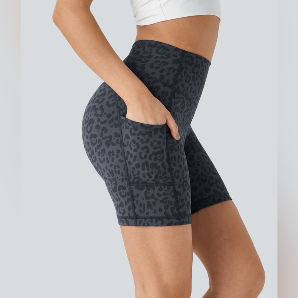 Halara High Waisted Pocket Running Biker Shorts -‎ Small